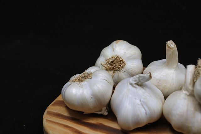 Who the 3-Pack Black BPA-Free Chopping Board Set Suits—and What It Costs
