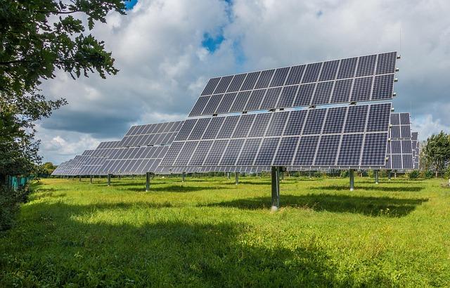 How the SOLPERK Solar Panel Kit’s 20W output, MPPT Controller, and Mount Bracket Affect Cost