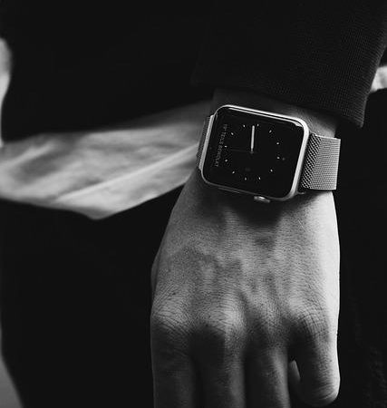 What’s the Best Apple Watch? Compare 3-in-1 Charger Prices